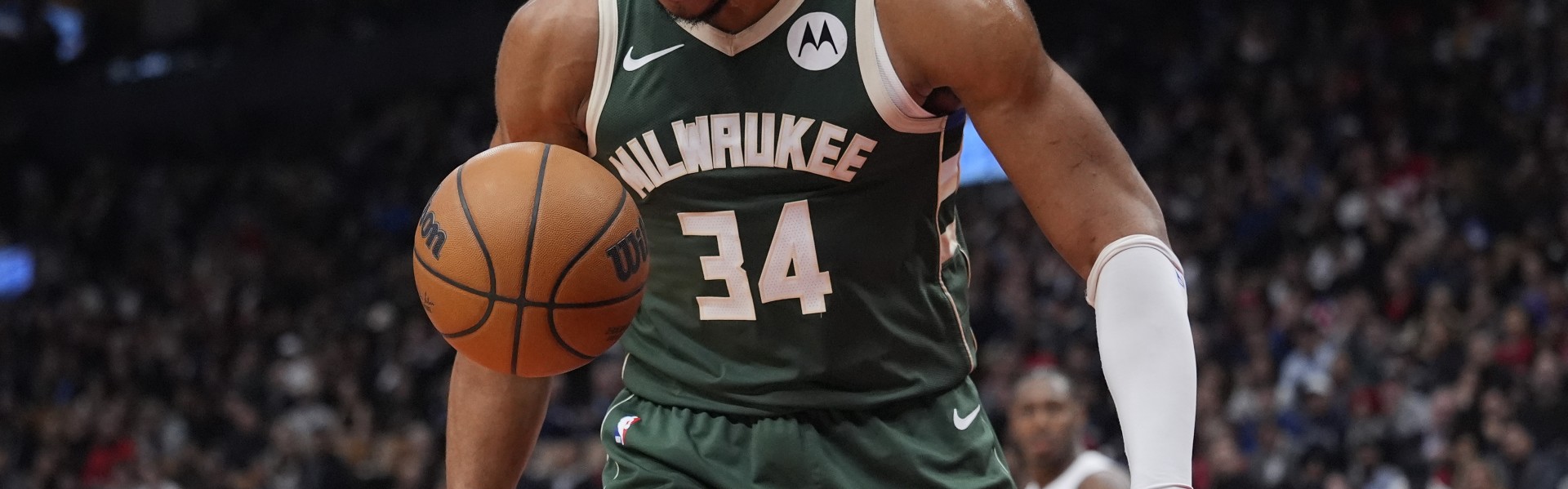 世界杯赛程-打得郁闷！字母哥15中10拿下24分5板4助1断 砸球泄愤吃T